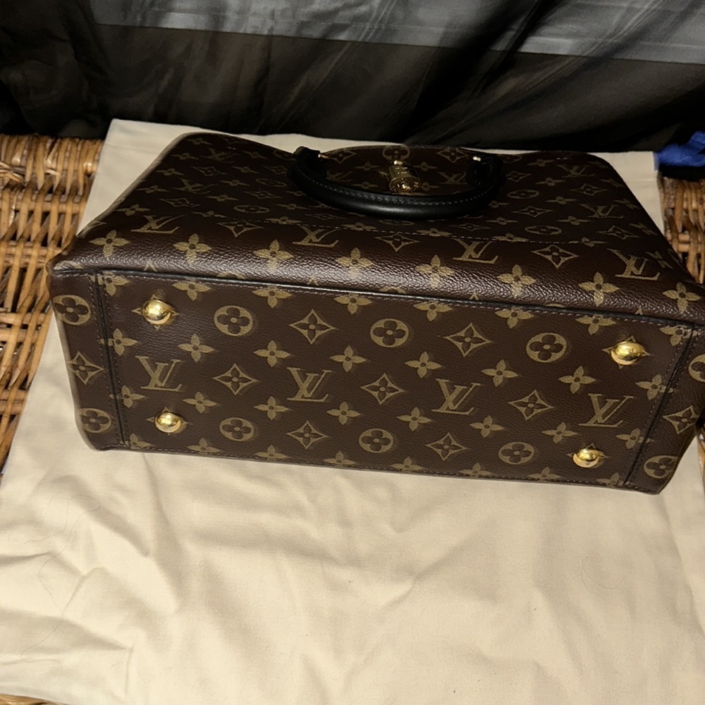 Louis Vuitton Flower Tote, In like New Condition. - Picture 4 of 8